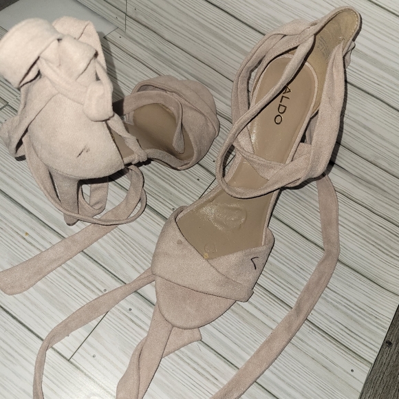 Aldo Lace Heels - Picture 4 of 8